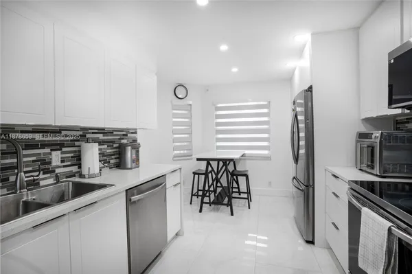 Property Slideshow image 3 of 37 | 1704 andros isle b4, Coconut Creek, FL, 33066