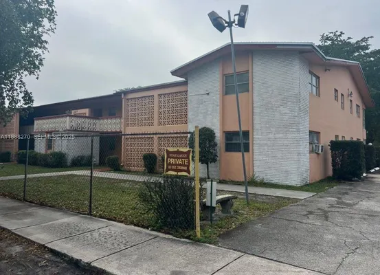 Property Slideshow image 2 of 17 | 19080 ne 3rd ct 312, Miami, FL, 33179