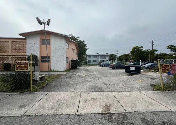 Property Slideshow image 3 of 17 | 19080 ne 3rd ct 312, Miami, FL, 33179