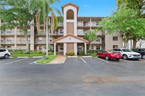 Property Slideshow image 2 of 25 | 1251 sw 125th ave 211t, Pembroke Pines, FL, 33027