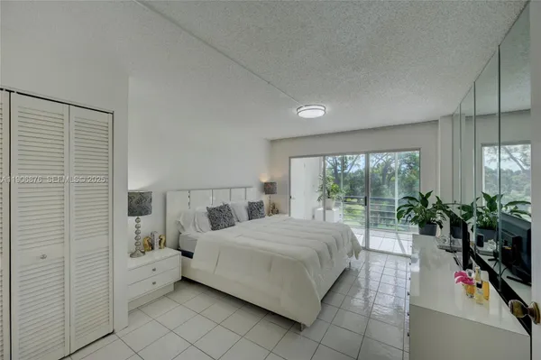 Property Slideshow image 3 of 49 | 3654 via poinciana 502 502, Lake Worth, FL, 33467