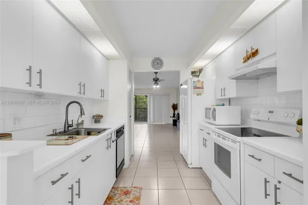 Property Slideshow image 2 of 23 | 801 sw 138th ave 310e, Pembroke Pines, FL, 33027