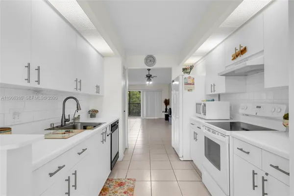 Property Slideshow image 3 of 23 | 801 sw 138th ave 310e, Pembroke Pines, FL, 33027