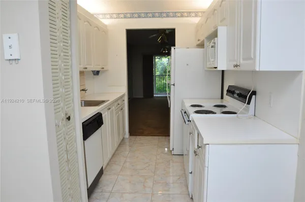 Property Slideshow image 3 of 21 | 13000 sw 15th ct 411u, Pembroke Pines, FL, 33027