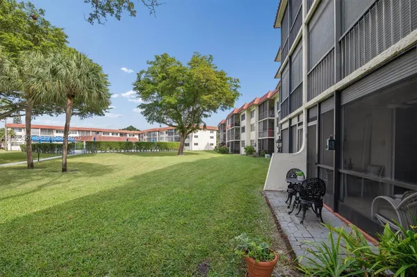 Property Slideshow image 2 of 49 | 9511 n hollybrook lake dr 108, Pembroke Pines, FL, 33025