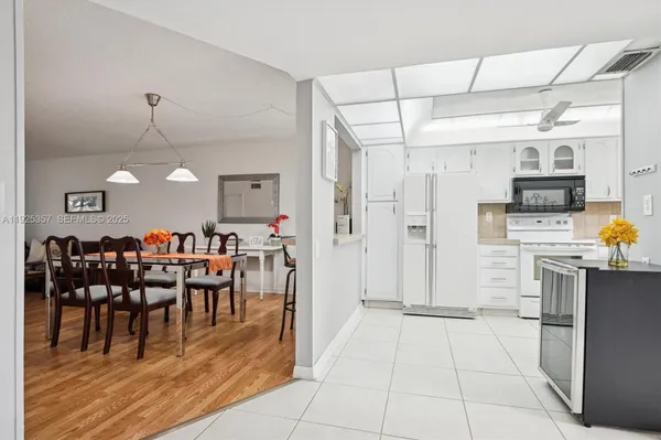 Property Slideshow image 3 of 49 | 9511 n hollybrook lake dr 108, Pembroke Pines, FL, 33025