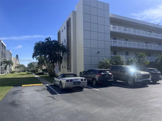 Property Slideshow image 2 of 42 | 1025 se 3rd ave 102, Dania Beach, FL, 33004