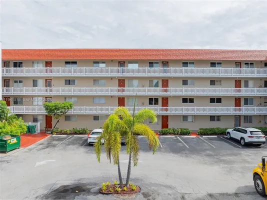 Property Slideshow image 2 of 43 | 3581 inverrary dr 308, Lauderhill, FL, 33319