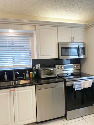 Property Slideshow image 3 of 26 | 8089 sweetbriar way, Boca Raton, FL, 33496