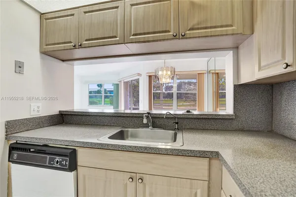 Property Slideshow image 3 of 68 | 900 sw 128th ave 103d, Pembroke Pines, FL, 33027