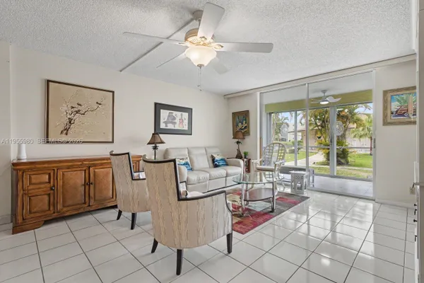 Property Slideshow image 2 of 37 | 414 se 10th st 102, Dania Beach, FL, 33004