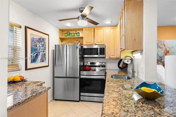 Property Slideshow image 3 of 22 | 130 ne 26th ave 4040, Boynton Beach, FL, 33435