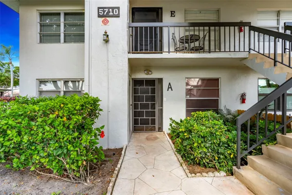 Property Slideshow image 3 of 100 | 5710 princess palm ct a, Delray Beach, FL, 33484