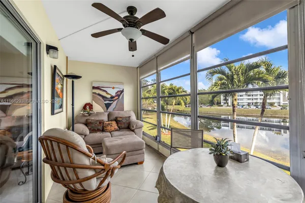 Property Slideshow image 2 of 30 | 2051 n newport n 2051, Deerfield Beach, FL, 33442