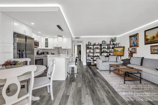Property Slideshow image 2 of 31 | 152 dorset d 152 152, Boca Raton, FL, 33434