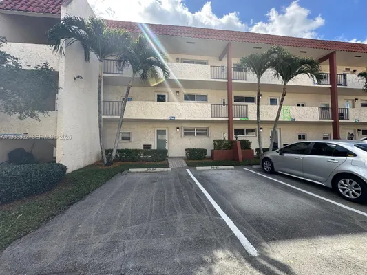 Property Slideshow image 3 of 33 | 8960 s hollybrook blvd 109, Pembroke Pines, FL, 33025