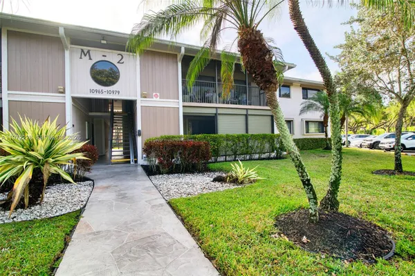 Property Slideshow image 2 of 19 | 10975 w clairmont cir 207, Tamarac, FL, 33321