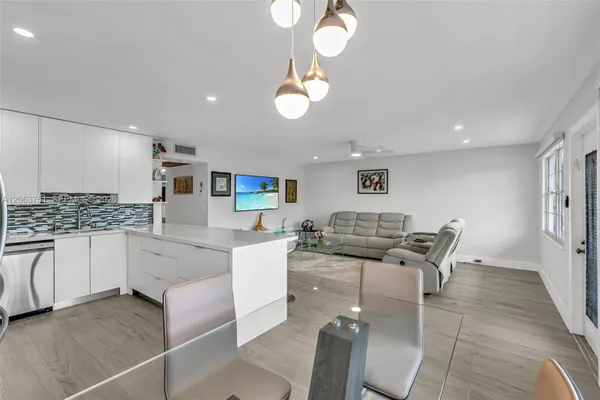 Property Slideshow image 2 of 36 | 2109 oakridge v 2109, Deerfield Beach, FL, 33442