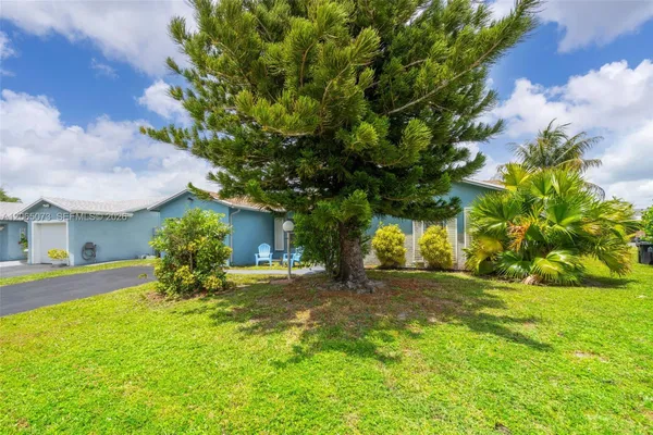 Property Slideshow image 3 of 38 | 7235 pine bluff dr, Lake Worth, FL, 33467