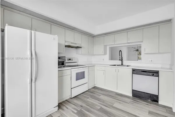 Property Slideshow image 3 of 37 | 550 sw 138th ave 309k, Pembroke Pines, FL, 33027