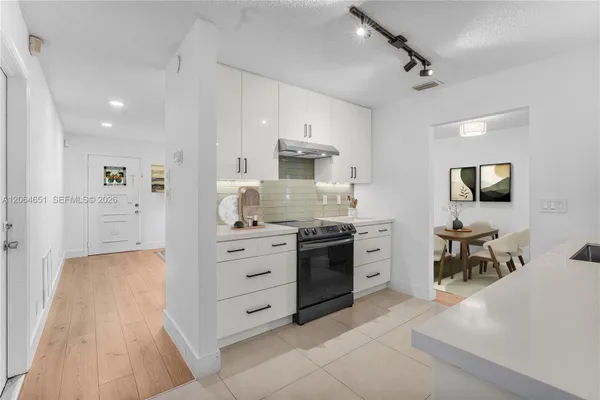 Property Slideshow image 3 of 14 | 8830 nw 17th st, Plantation, FL, 33322
