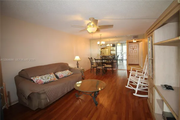 Property Slideshow image 2 of 41 | 900 colony point cir 216, Pembroke Pines, FL, 33026