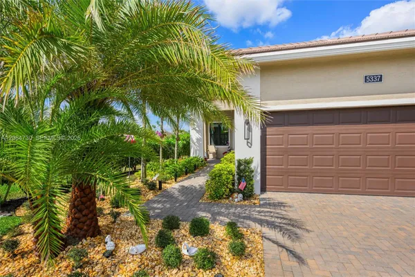 Property Slideshow image 3 of 52 | 5337 santa rosa ln, Westlake, FL, 33470
