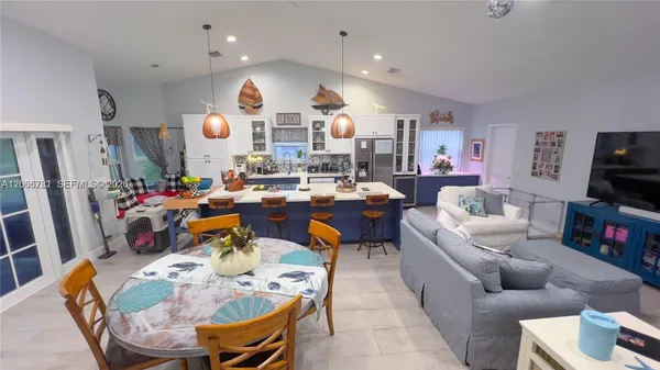 Property Slideshow image 2 of 23 | 7112 nw 107th ave, Tamarac, FL, 33321
