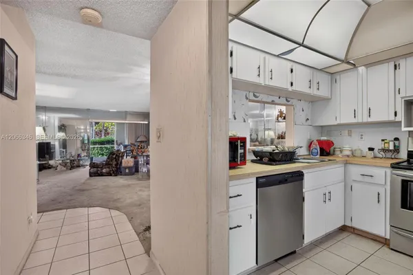 Property Slideshow image 2 of 24 | 3772 inverrary blvd 101, Lauderhill, FL, 33319