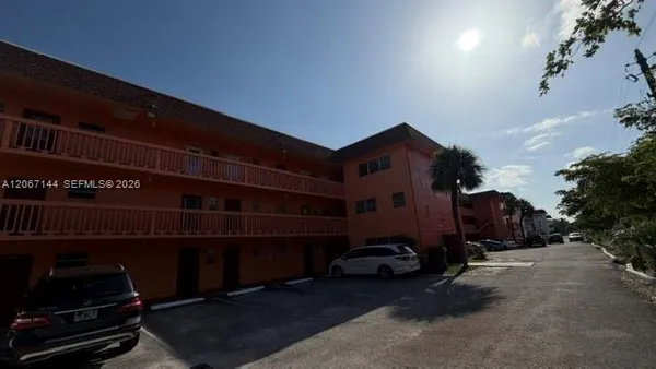 Property Slideshow image 2 of 3 | 251 ne 187th st 803, Miami, FL, 33179