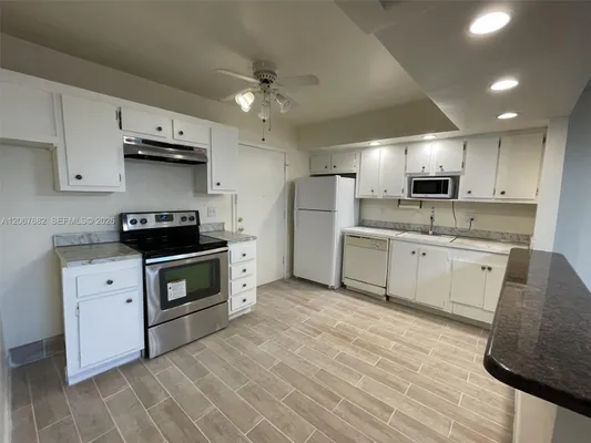 Property Slideshow image 2 of 11 | 2061 nw 47th ter 306, Lauderhill, FL, 33313