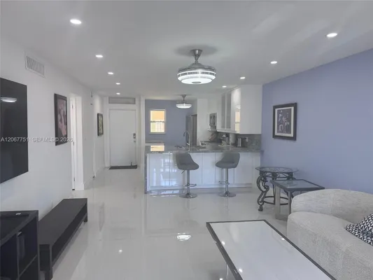 Property Slideshow image 2 of 22 | 410 se 2nd st 223, Hallandale Beach, FL, 33009