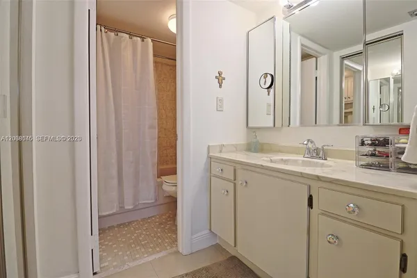 Property Slideshow image 3 of 21 | 1100 colony point cir 419, Pembroke Pines, FL, 33026