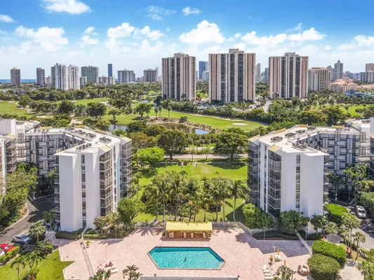 Property Slideshow image 2 of 12 | 20500 w country club dr 517, Aventura, FL, 33180