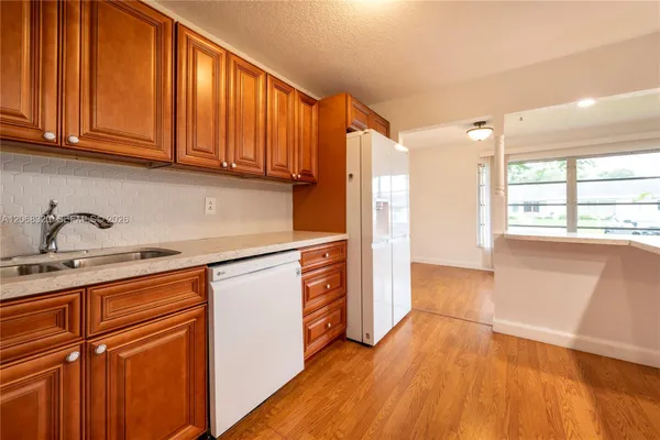 Property Slideshow image 3 of 29 | 8555 nw 10th st b106, Plantation, FL, 33322