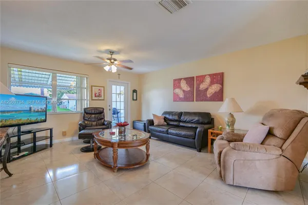 Property Slideshow image 3 of 32 | 4712 nw 47th ter, Tamarac, FL, 33319