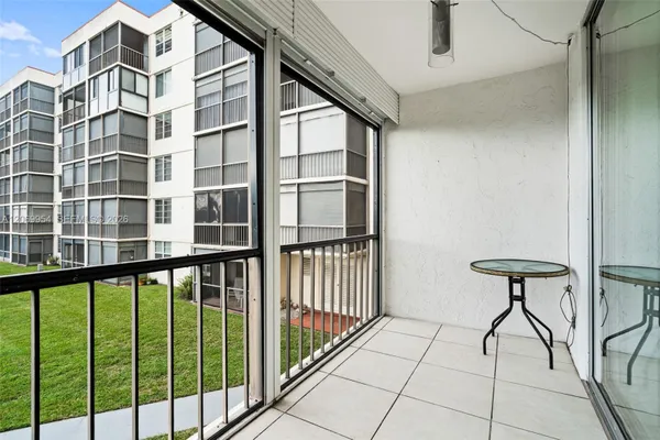 Property Slideshow image 3 of 30 | 8900 washington blvd 205, Pembroke Pines, FL, 33025