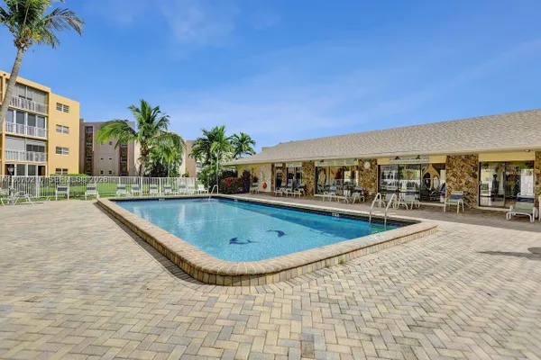 Property Slideshow image 2 of 44 | 325 se 11th ter 107, Dania Beach, FL, 33004