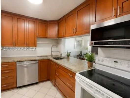 Property Slideshow image 3 of 13 | 215 se 3rd ave 308c, Hallandale Beach, FL, 33009
