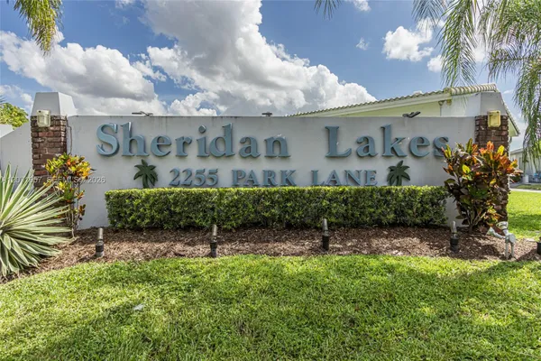 Property Slideshow image 2 of 31 | 2223 park ln 314, Hollywood, FL, 33021