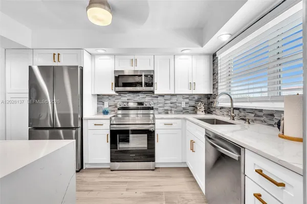 Property Slideshow image 2 of 50 | 2018 s federal hwy 402, Boynton Beach, FL, 33435