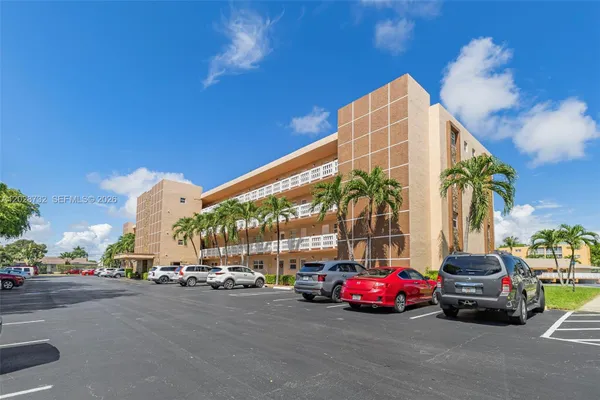 Property Slideshow image 3 of 26 | 201 se 11th ter 102, Dania Beach, FL, 33004
