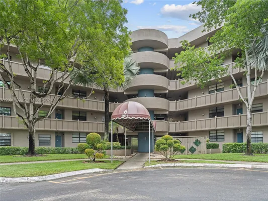 Property Slideshow image 2 of 24 | 901 colony point cir 112, Pembroke Pines, FL, 33026