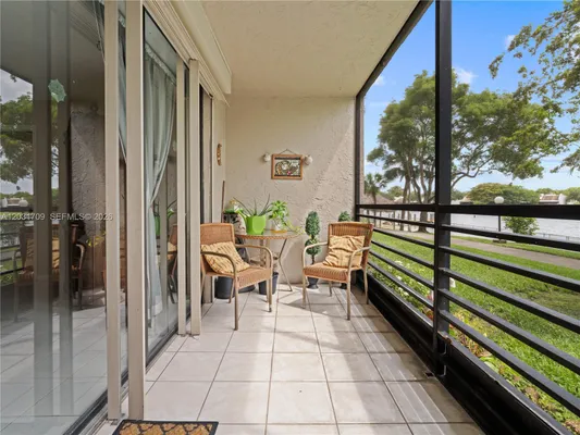 Property Slideshow image 3 of 24 | 901 colony point cir 112, Pembroke Pines, FL, 33026