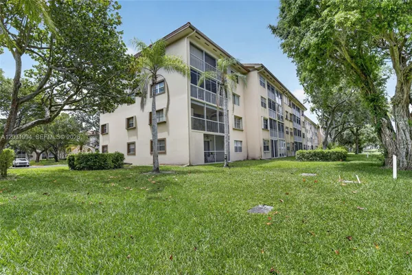 Property Slideshow image 3 of 42 | 1200 sw 125th ave 410l, Pembroke Pines, FL, 33027