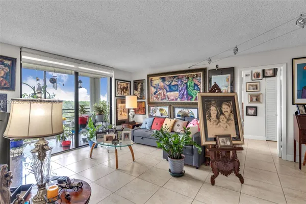 Property Slideshow image 2 of 27 | 1400 saint charles pl 623, Pembroke Pines, FL, 33026
