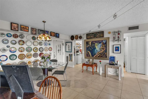Property Slideshow image 3 of 27 | 1400 saint charles pl 623, Pembroke Pines, FL, 33026
