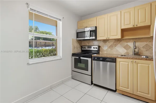 Property Slideshow image 3 of 20 | 251 nw 76th ave 106, Margate, FL, 33063