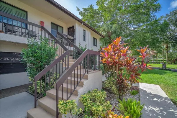 Property Slideshow image 2 of 25 | 7956 eastlake dr f, Boca Raton, FL, 33433