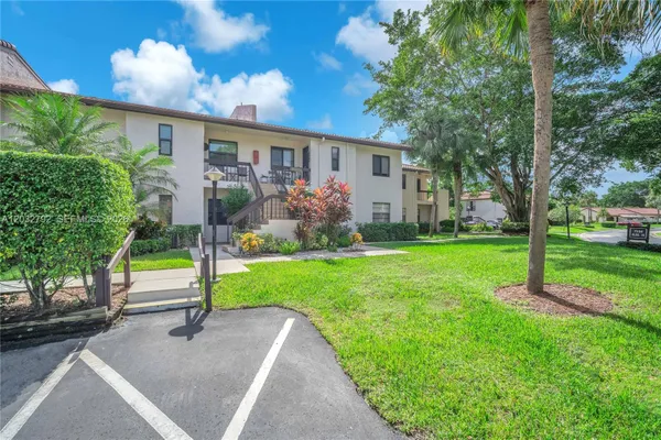 Property Slideshow image 3 of 25 | 7956 eastlake dr f, Boca Raton, FL, 33433